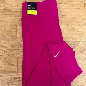 Nike Tight Fit Leggings